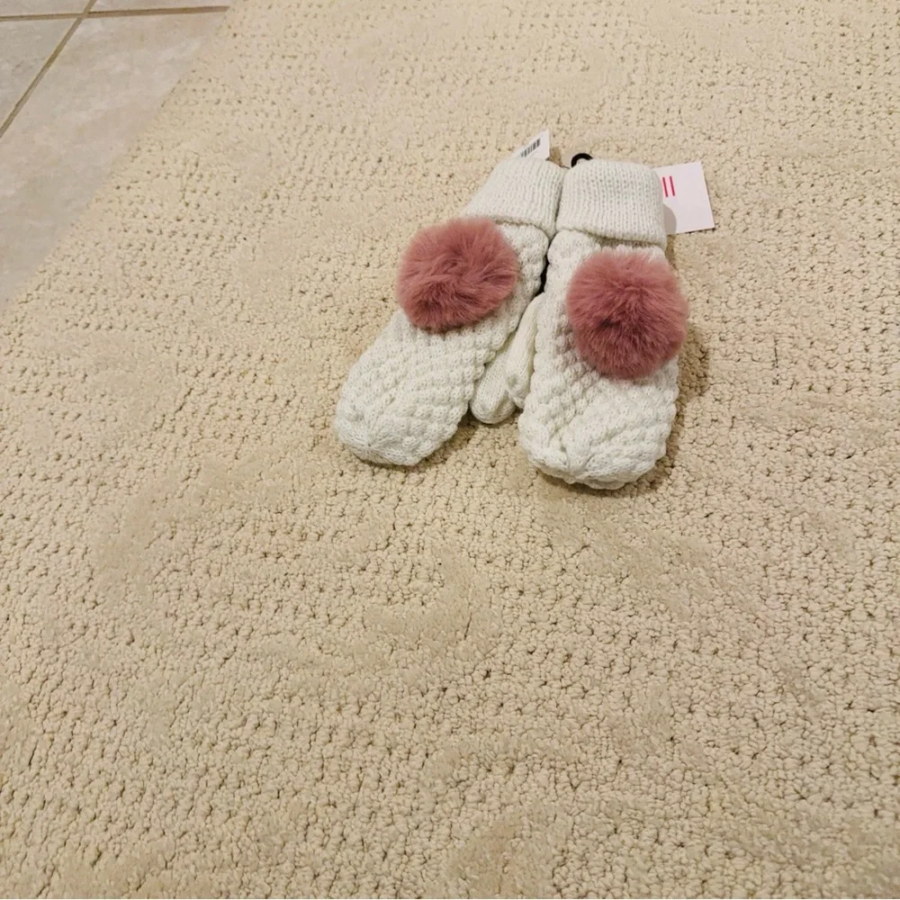 Surell White color Popcorn Knit Girls Mittens with Faux Fur Pink Pom-Pom NWT